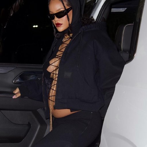 Rihanna в Париже. 2022. 60