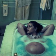 Беременная Rihanna в журнале Vogue. 2022. 01