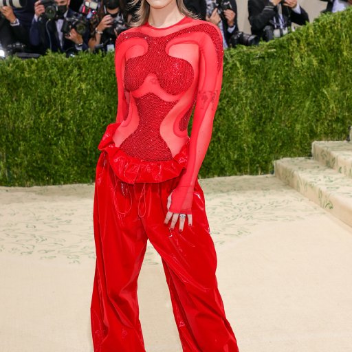 Mat Gala 2022. Элла Эмхофф в Stella McCartney и украшениях Cartier