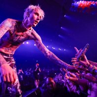 Machine Gun Kelly на концерте 2021. 01