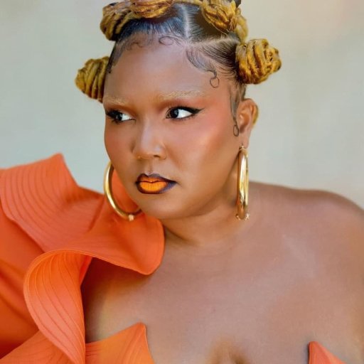 Lizzo в модном луке. 2021. 08