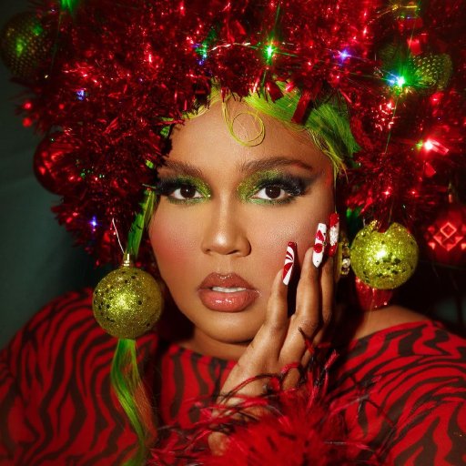 Lizzo как мисс Гринч на Рождество. 2021. 11