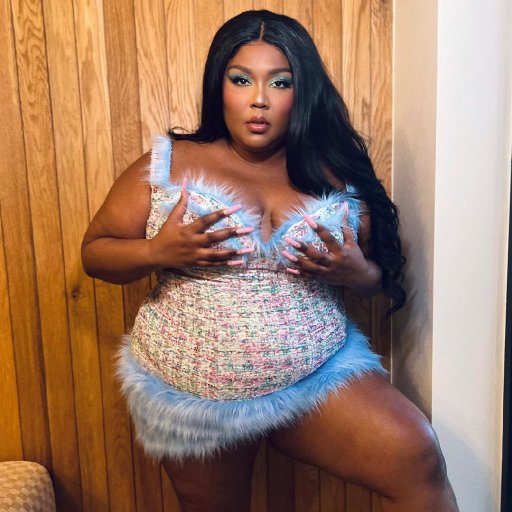 Lizzo и Big GRRRRLS. 2022. 08