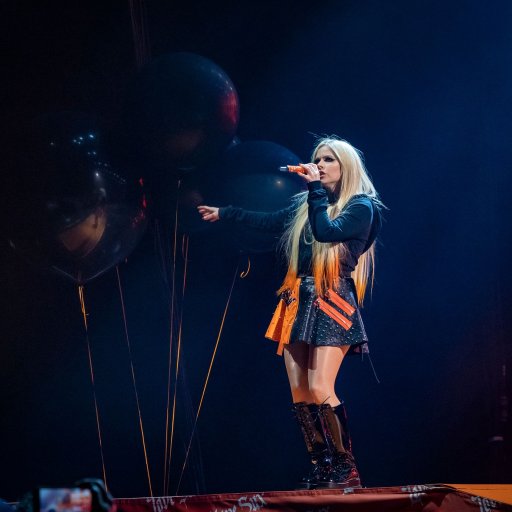 Avril Lovign в туре Bite Me Tour 2022. 09