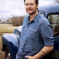 Blake-Shelton-2016-01