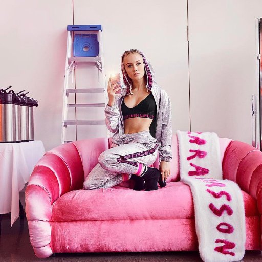 Zara-Larsson-2016-17