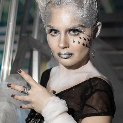 alexandra-makeup-2016-11-03