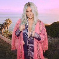 kesha-2017-LearnToLetGo-show-biz.by-02