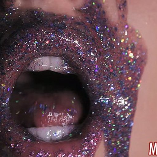 miley-cyrus-2015-HerDeadPetz-05