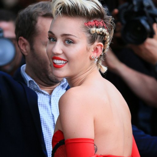 miley-cyrus-2015-Variaty-03