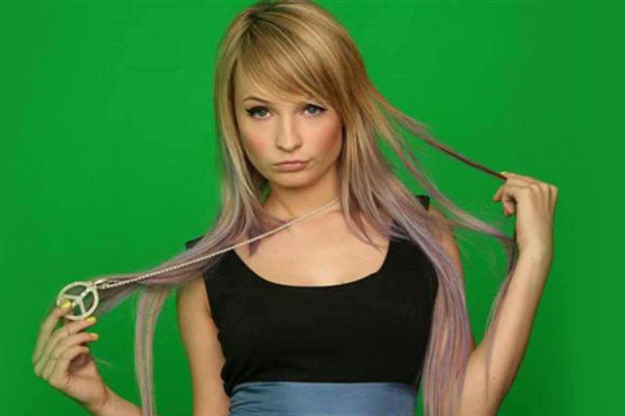 Жастар жетілген әйелдердің порно фотосуреттерін алады