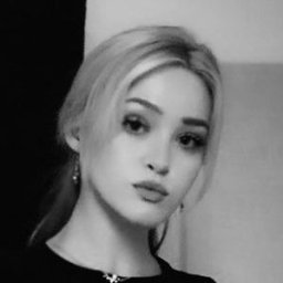 Elley Duh&eacute;