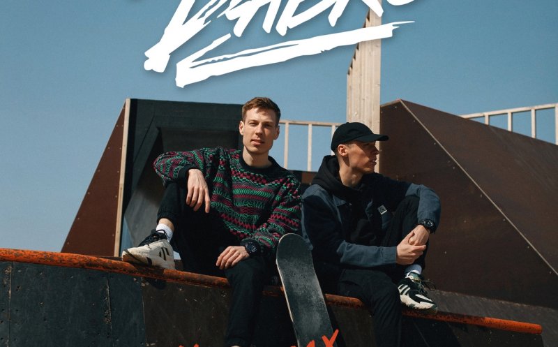 На часах ноль-ноль